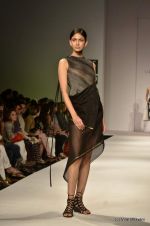 Model walk the ramp for Vaishali S Show at Wills Lifestyle India Fashion Week 2012 day 4 on 9th Oct 2012 (38).JPG